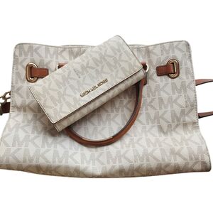 Michael Kors Vanilla Hamilton Shoulder Bag with Wallet